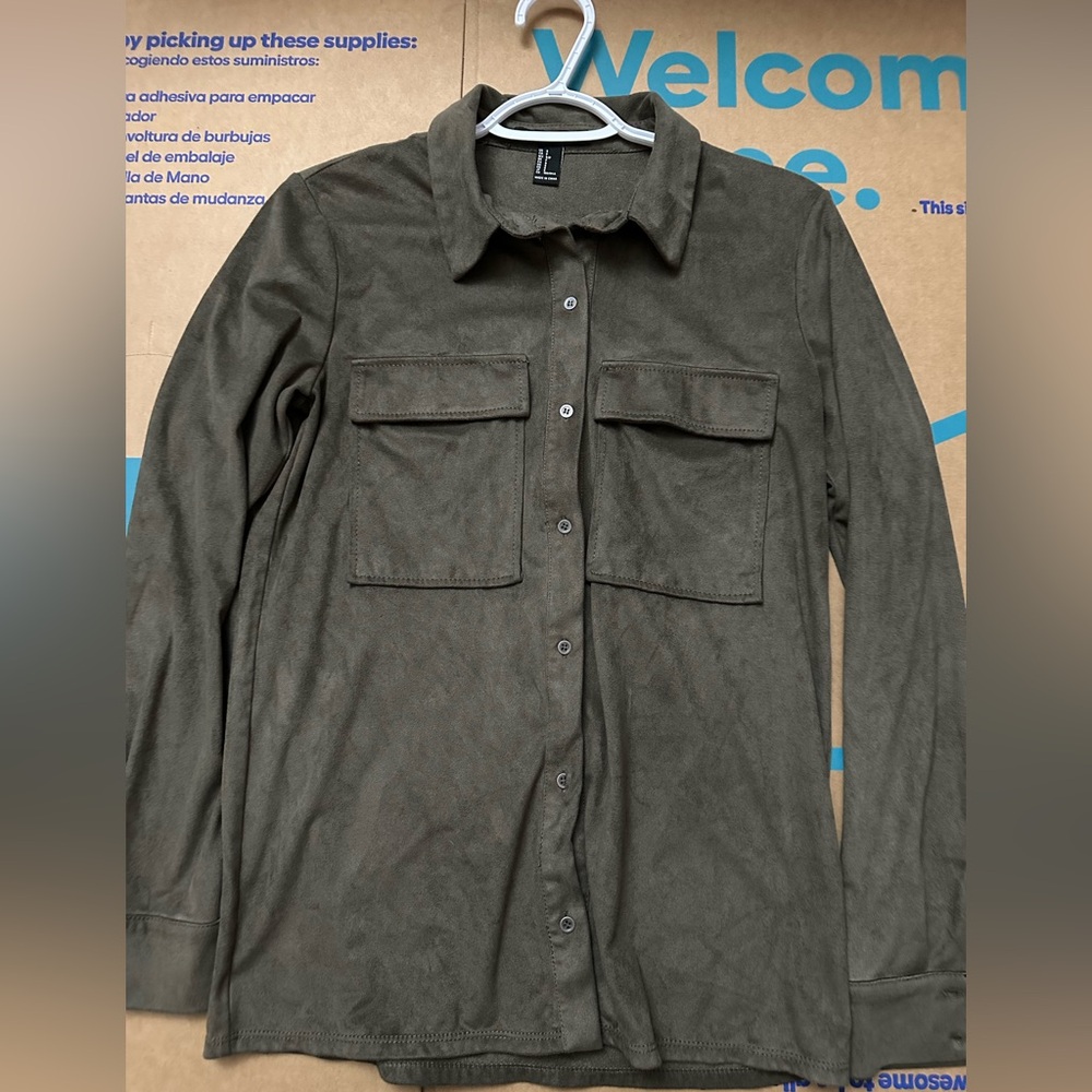Forever 21 Dark Olive Suede Casual Button-Down Shirt. Size Small Women